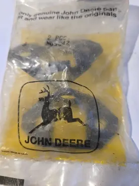 M63042 John Deere Snowmobile Track Clip Nos Pkg Of 2