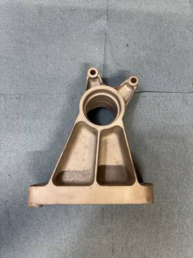 Omc 112767 Johnson / Evinrude Secondary Clutch Mounting Pedestal