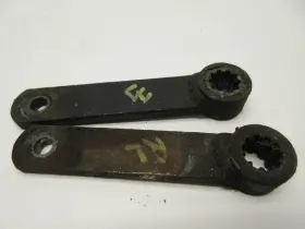 1822001 Polaris 1968 Colt Deluxe 372 Front Ski Spindle Arms Pair Left Right