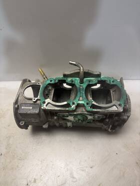 Ski-doo 420888181 1999-2000 Ski-doo Oem Engine Motor Crankcase Summit Touring Mxz 500 Formula