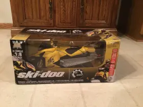 4240000010 Ski-doo Oem Rev 1 8 Scale Rc Snowmobile 4240000010 Ski-doo Oem Rev 1 8 Scale Rc Snowmobile