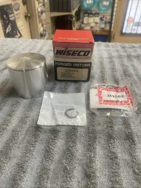 2285p4 Wiseco 79- 82 Ski-doo Rotax 440 Liquid Cooled 9500 Series .040 Inch Over Piston Kit