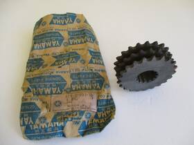 Yamaha 878-17693-10-00 Nos 1970s Snowmobile Chain Drive 3 Row Sprockett-part 878-17693-1o-00