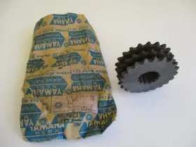 878-17693-1o-00 Yamaha 878-17693-10-00 Nos 1970s Snowmobile Chain Drive 3 Row Sprockett-part