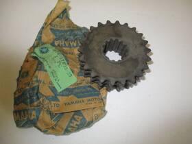 Yamaha 878-17693-20-00 Nos 1970s Snowmobile Chain Drive 3 Row Sprockett-part 878-17693-20