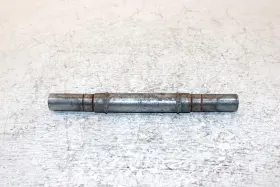 84j-47486-00-00 Yamaha 8ab-47486-00-00 1996 Vmax 600 Oem Rear Skid Idler Shaft Sy29