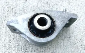 8es-21420-00-00 Yamaha Engine Bracket 2 Mount Oem 2007 Vector Gt Snowmobile