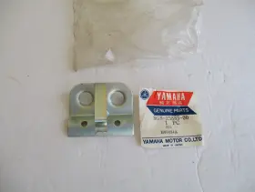 8g9-23885-00 Yamaha Nos 1970s Snowmobile -80s Spark Plug Holder Bracket-exciter 440-ex 440