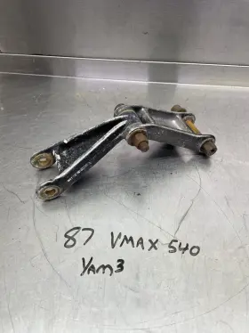 8m6-2382e-00 Yamaha Vmax Vmx540 Exciter Ex570 Srx440 Ski Front Upper Low Linkage Arm Bracket