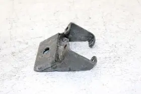 8v0-21429-01-00 Yamaha 1990 Phazer Ii Oem Engine Bracket 3 Sy16