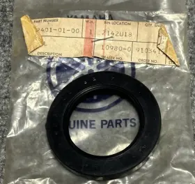 93102-40101-00 Yamaha Nos 93102-40101 Oem Track Drive Oil Seal. Fits Ew Gp Sr