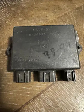 F8t34073 Yamaha Srx 700 Triple Snowmobile 8dn00 Engine Cdi Ignition Box