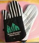 New Pair Of Green Mountain Grills Oven Mitts Gloves Left & Right GMG4008. Price: $14.99.